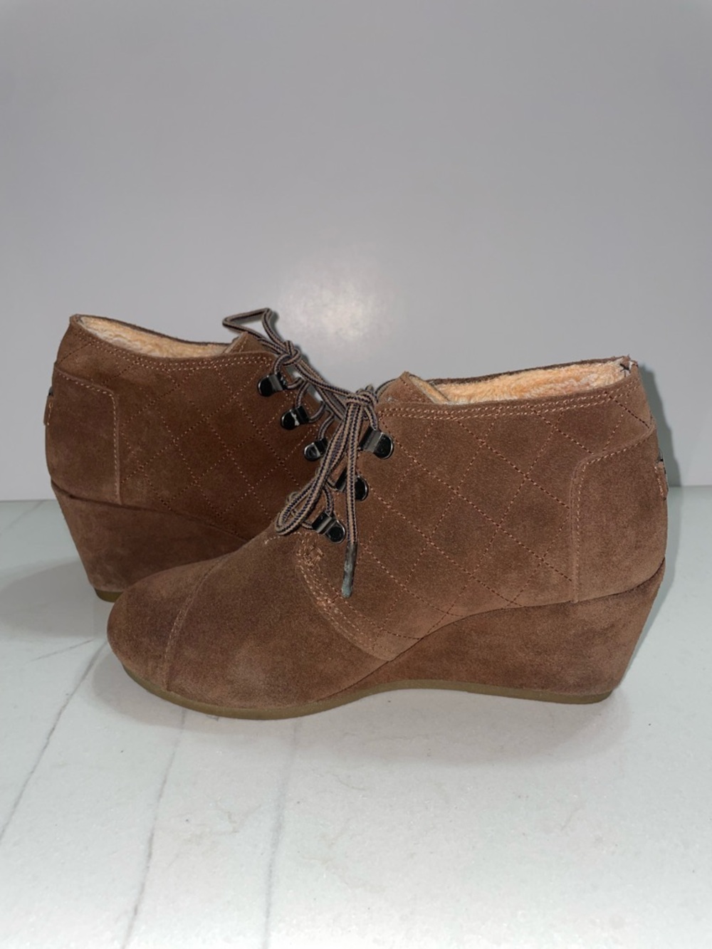 Toms Brown Faux Shearling-Lined Suede Tie On Ankle Booties Women’s Size 7